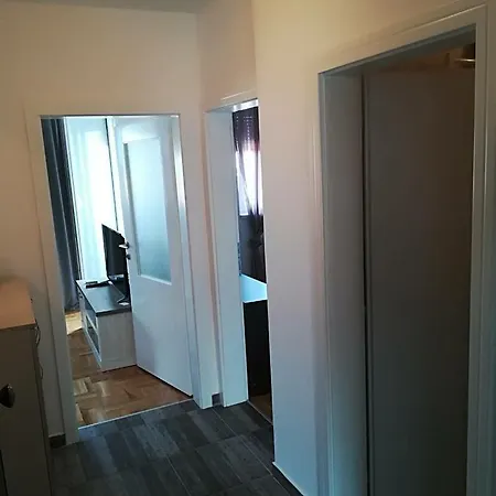 Apartment Apartman Carolija *